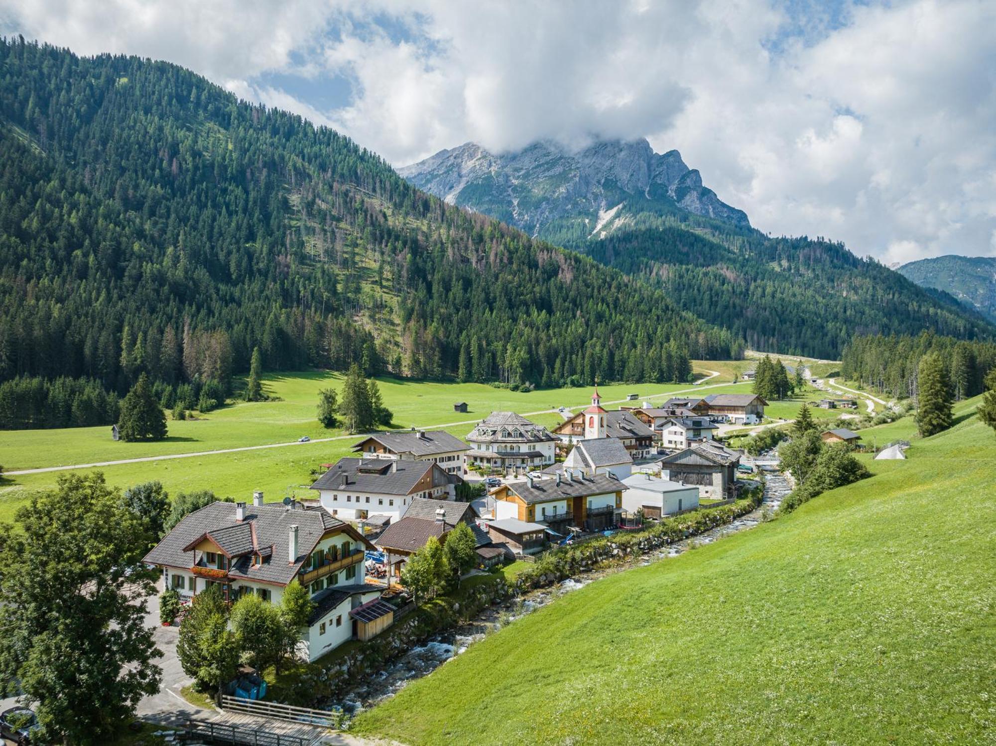 Gasthof Albergo Dolomiten براييز  المظهر الخارجي الصورة