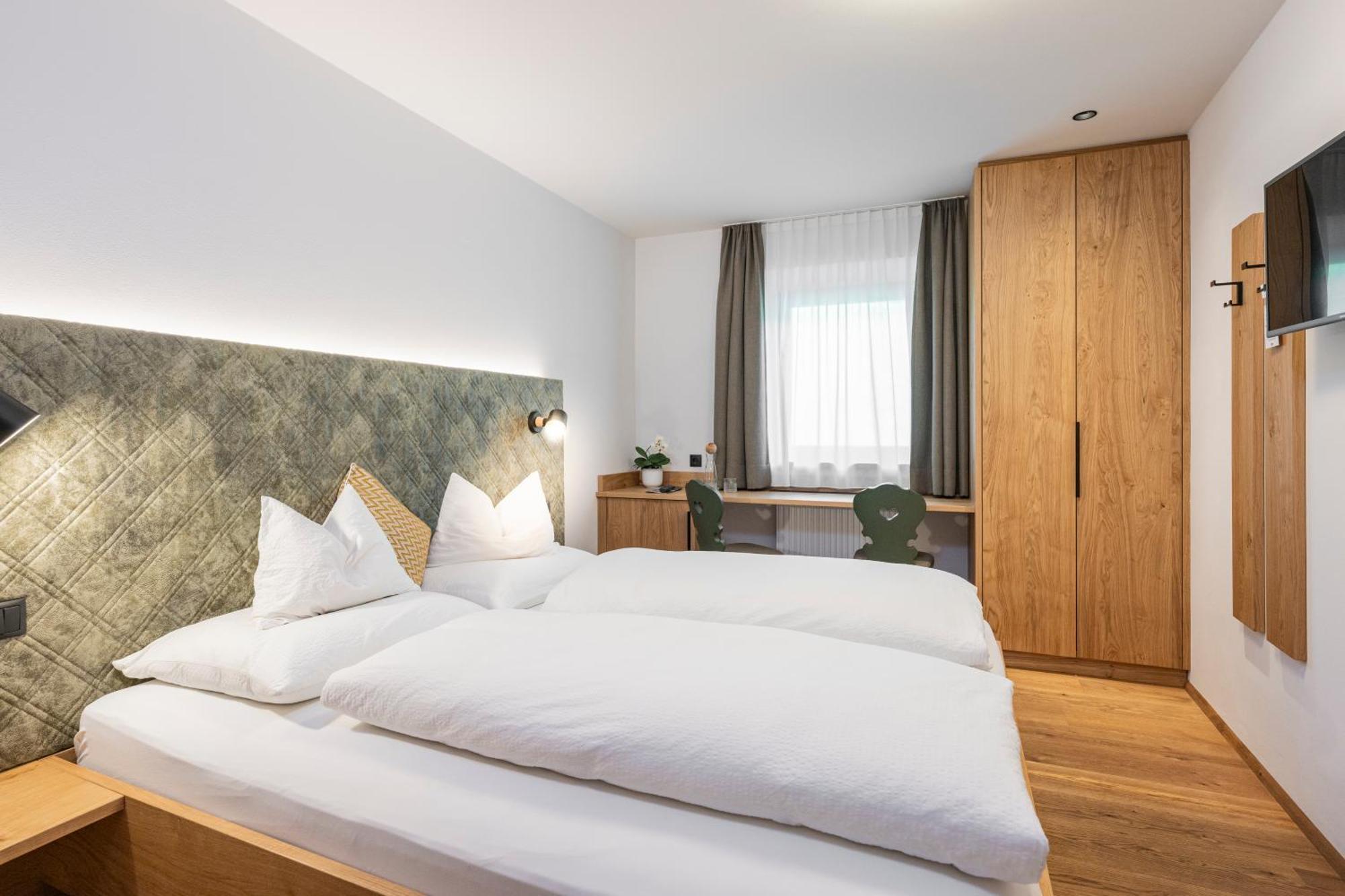 Gasthof Albergo Dolomiten براييز  المظهر الخارجي الصورة
